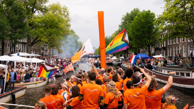KNRB vaart mee tijdens WorldPride voor een inclusieve roeisport